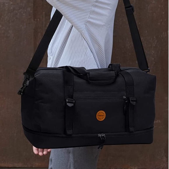 BRAND NEW STYLISH BLACK WEEKEND BAG / DUFFEL BAG(NWT) - Picture 2 of 5